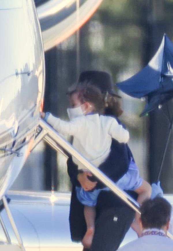 Sydney, Natalie Portman ,Benjamin Millepied partono con i figli e 12 Valigie 