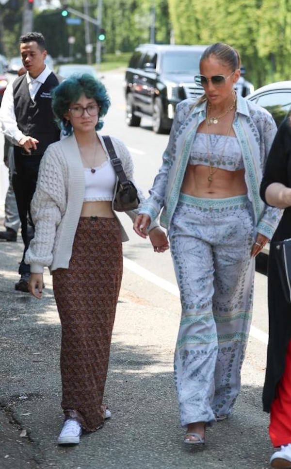 Los Angeles, Jennifer Lopez porta la figlia Emme al Day of Indulgence