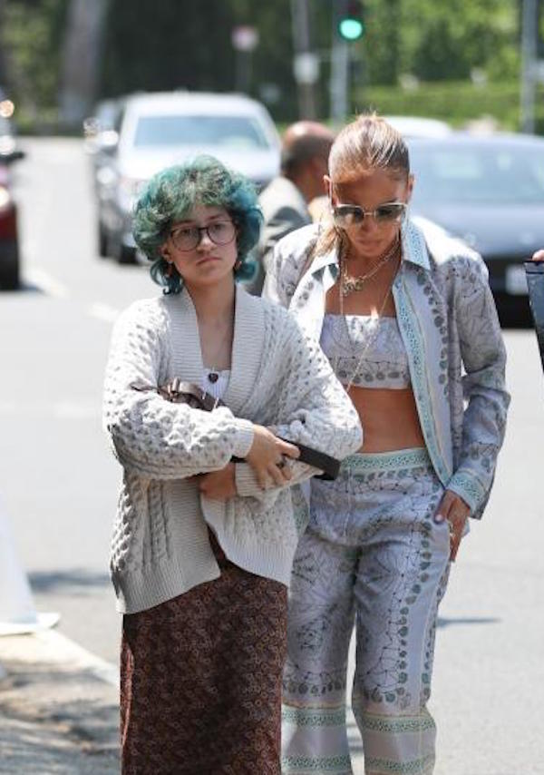 Los Angeles, Jennifer Lopez porta la figlia Emme al Day of Indulgence
