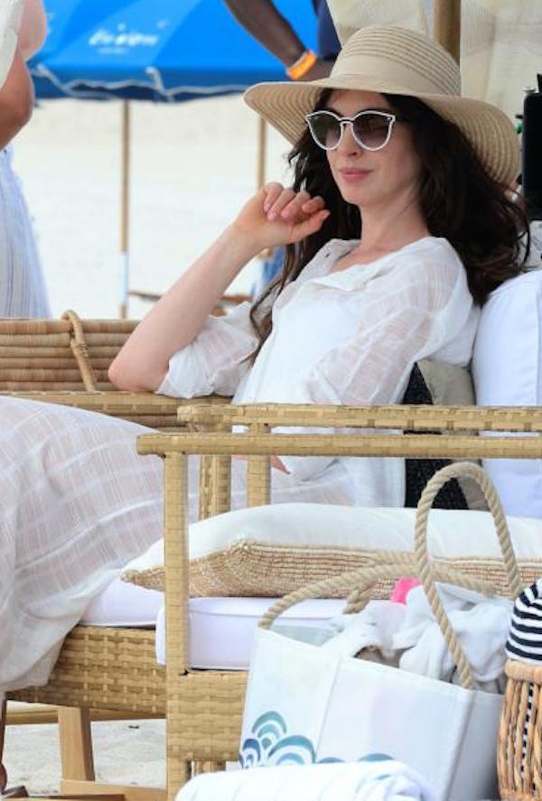 New York, Anne Hathaway e Jared Leto sul set di "We Crashed"at The Shores New York, Anne Hathaway e Jared Leto sul set di "We Crashed"at The Shores