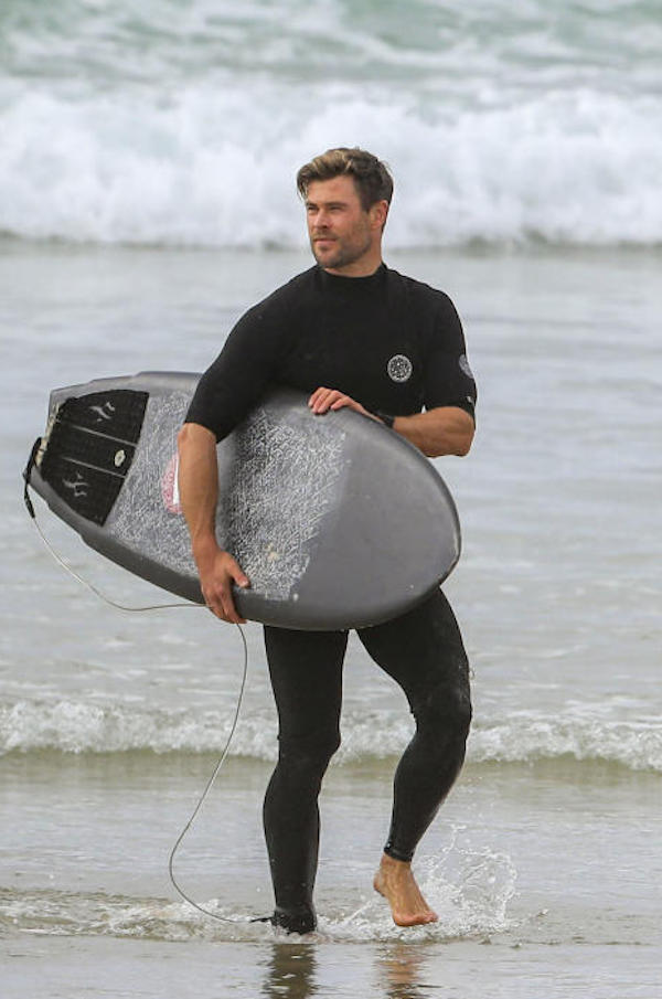 Australia, Byron Bay ,Chris Hemsworth si dedica una giornata a tutto surf