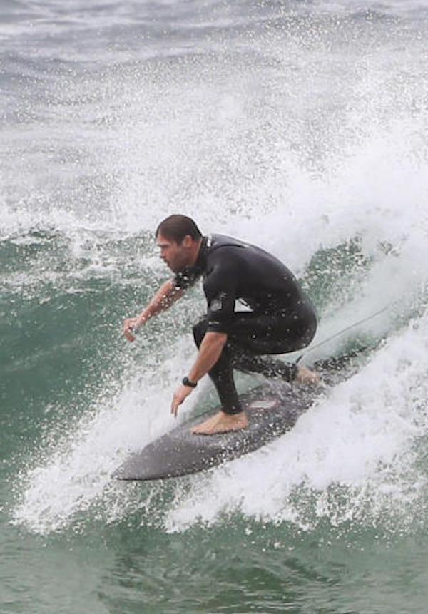 Australia, Byron Bay ,Chris Hemsworth si dedica una giornata a tutto surf