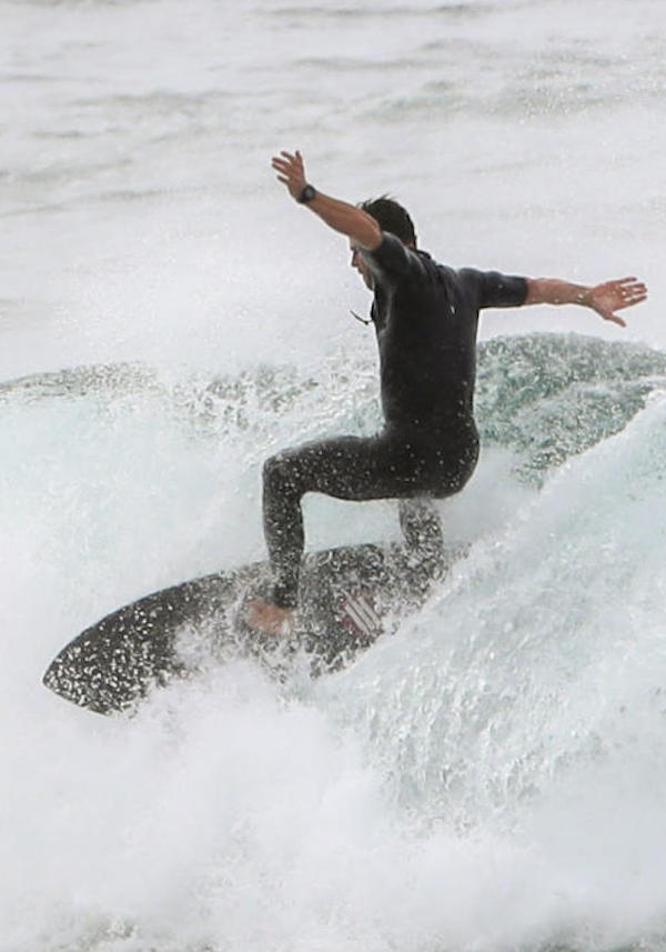 Australia, Byron Bay ,Chris Hemsworth si dedica una giornata a tutto surf
