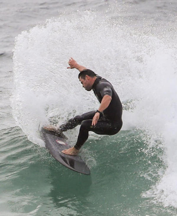 Australia, Byron Bay ,Chris Hemsworth si dedica una giornata a tutto surf