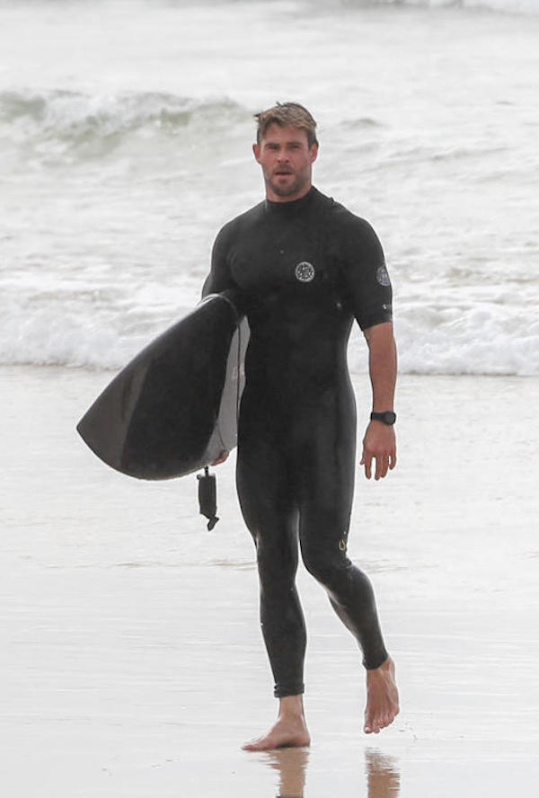 Australia, Byron Bay ,Chris Hemsworth si dedica una giornata a tutto surf