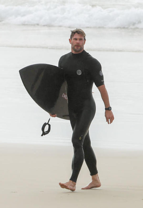 Australia, Byron Bay ,Chris Hemsworth si dedica una giornata a tutto surf