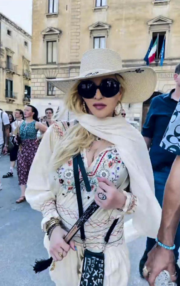 Puglia , Madonna e il suo fidanzato continuano a festeggiare il suo compleanno