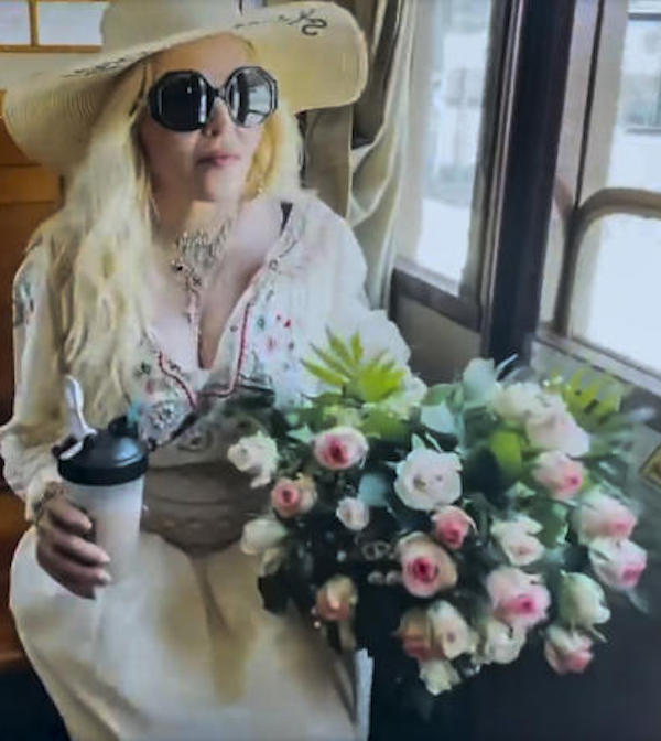 Puglia , Madonna e il suo fidanzato continuano a festeggiare il suo compleanno Puglia , Madonna e il suo fidanzato continuano a festeggiare il suo compleanno