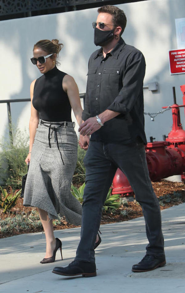 Los Angeles,Ben Affleck e Jennifer Lopez,mano nella mano,fanno shopping 