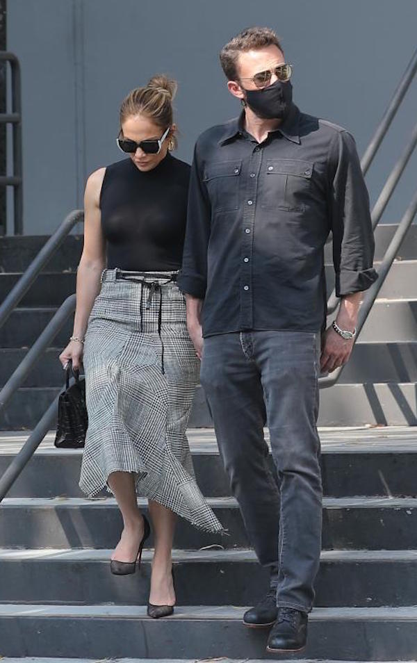 Los Angeles,Ben Affleck e Jennifer Lopez,mano nella mano,fanno shopping 