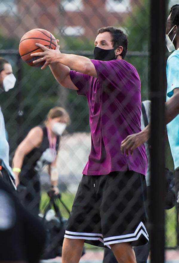 Philadelphia, Adam Sadler sul set del film "Hustle" prodotto da Netflix 