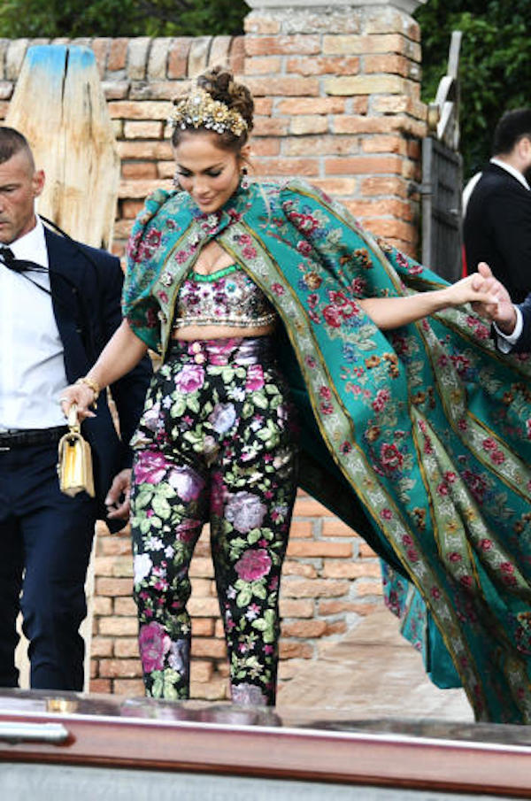 Venezia,Jennifer Lopez lascia l'Hotel per andare all'evento di Dolce e Gabbana