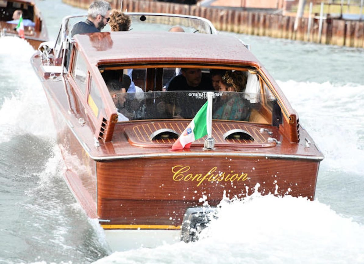 Venezia,Jennifer Lopez lascia l'Hotel per andare all'evento di Dolce e Gabbana