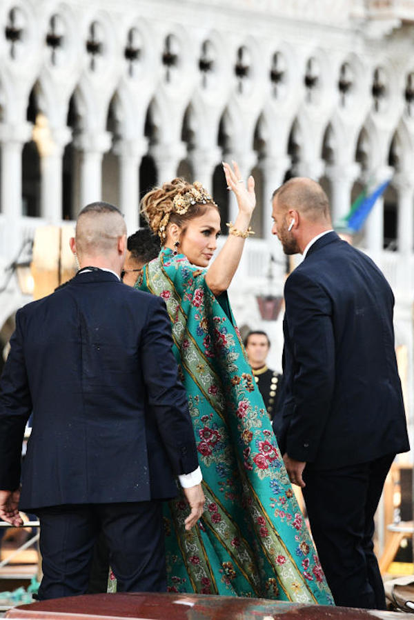 Venezia,Jennifer Lopez lascia l'Hotel per andare all'evento di Dolce e Gabbana