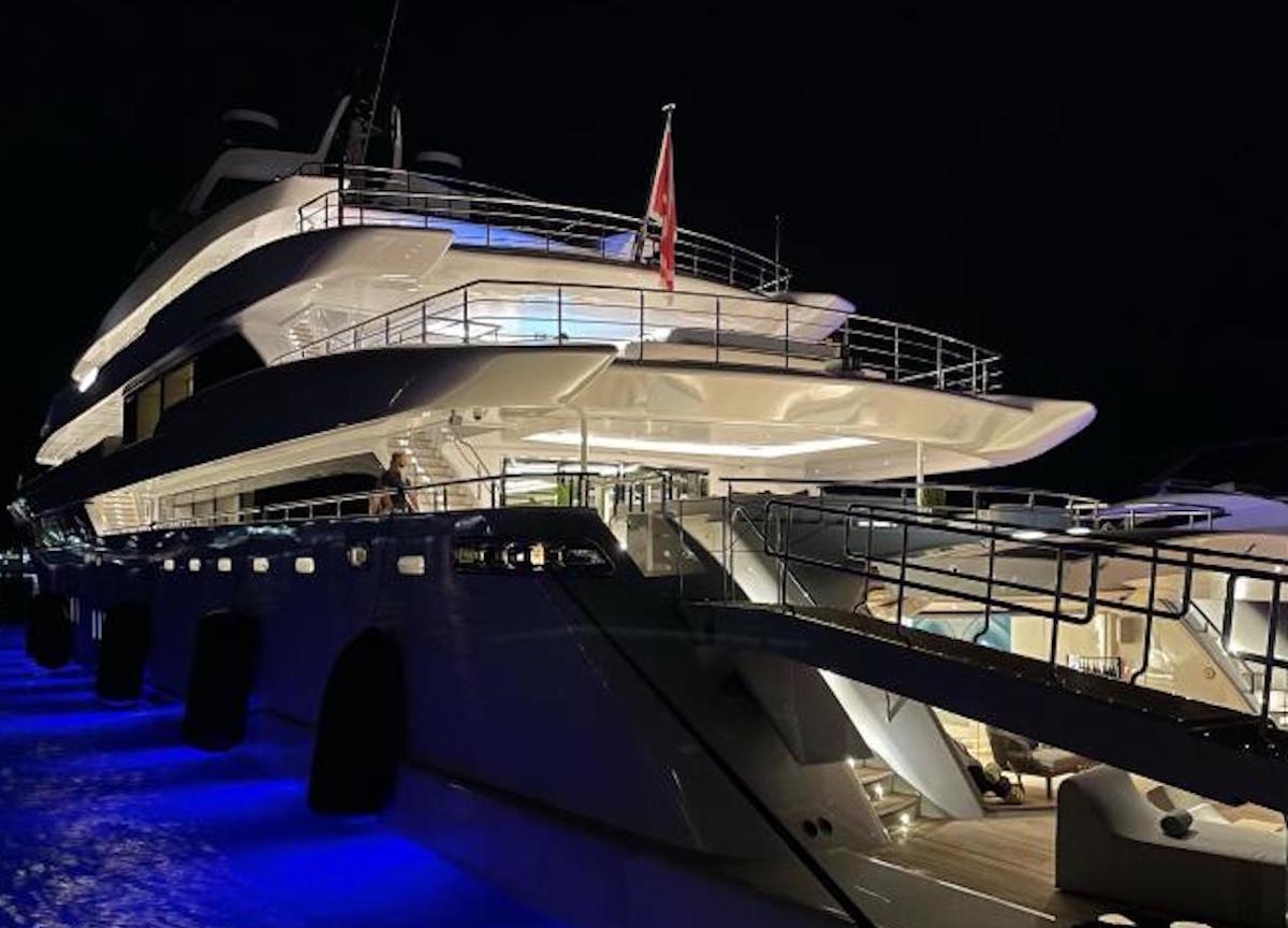 Croazia, Michael Jordan con la famiglia  in vacanza sul suo yacht di 95 metri 
