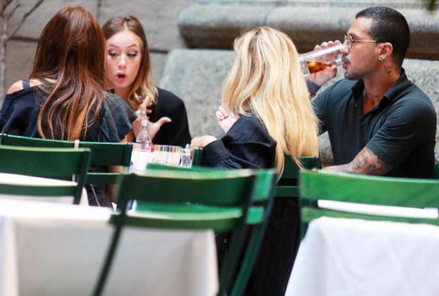 Milano,Fabrizio Corona a pranzo al Salumaio con amici e collaboratori  