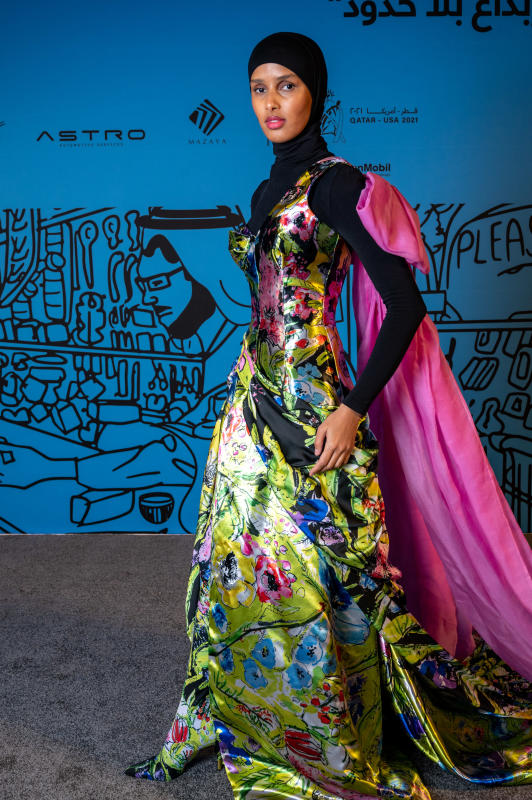 La modella e attivista con il velo Rawdah Mohamed La modella e attivista con il velo Rawdah Mohamed