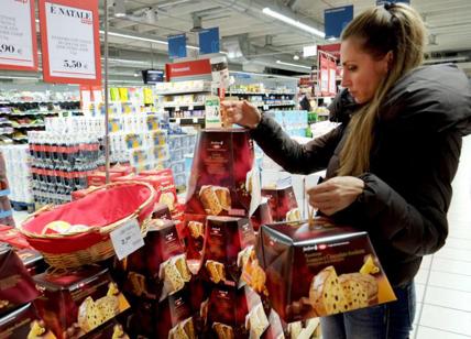 inflazione, stangata di natale, aumentano i prezzi, panettoni e pandori