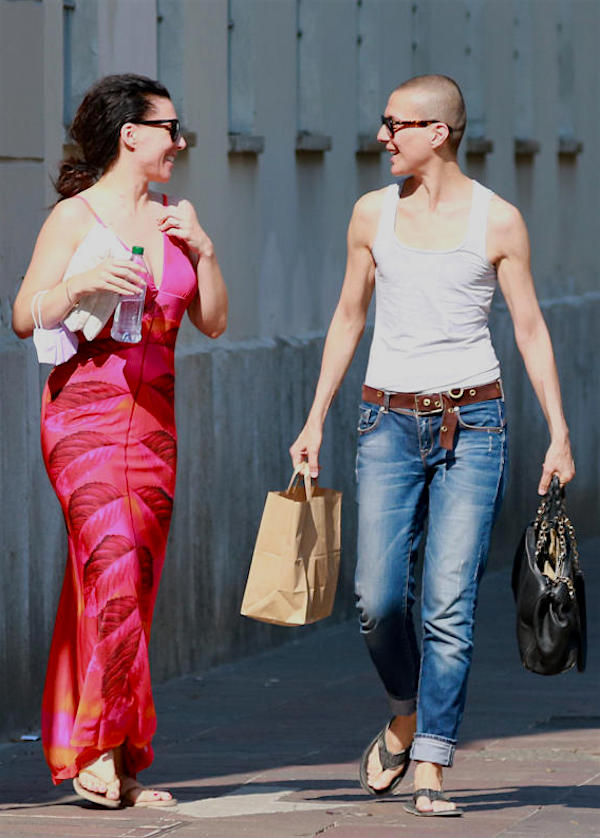 Milano, Rosalinda Celentano a passeggio con l'amica del cuore, Tinna Hoffmann