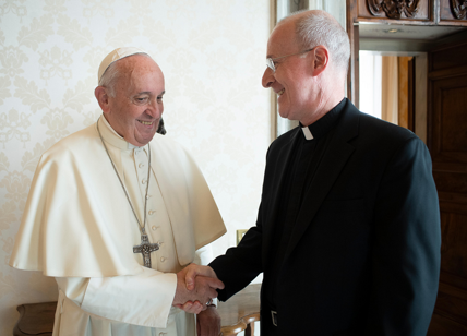 James Martin, il prete della comunità LGBTQ+ che ha conquistato Papa Francesco