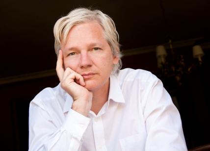 Wikileaks, Assange sposa in carcere la fidanzata Stella Morris