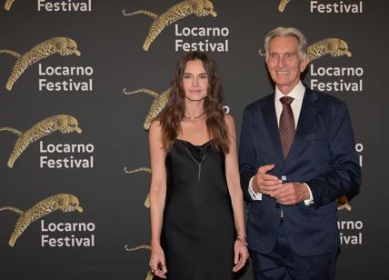 Kasia Smutniak riceve il premio Leopard Club Award in Piazza Grande a Locarno