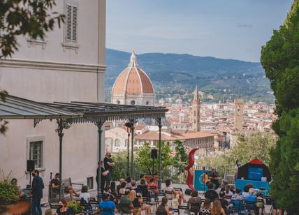 Firenze, ragazzo inseguito e bloccato dopo aver scippato due turisti