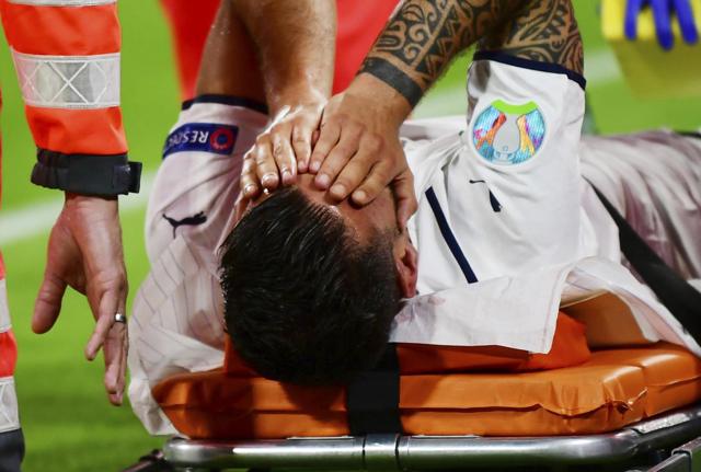 Le lacrime di Leonardo Spinazzola dopo il brutto infortunio in Italia-Belgio (Lapresse) Le lacrime di Leonardo Spinazzola dopo il brutto infortunio in Italia-Belgio (Lapresse)