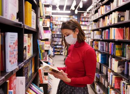 Editoria, venduti 32 mln di libri: su le librerie fisiche, frena l'online