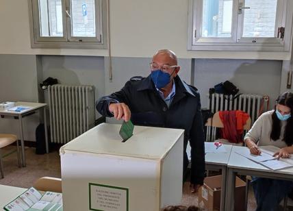 Milano, bassa l'affluenza alle urne. Alle 23 ha votato solo il 37,7%