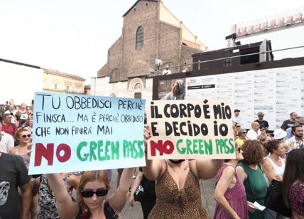 Green pass, la protesta è un flop. "Mi scusi, ma era per oggi?". A Napoli in 2