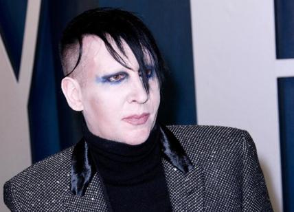 Usa, Marilyn Manson accusato di abusi: perquisita la casa della rockstar