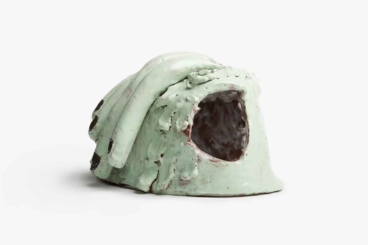 Marta Pierobon, Creatura manina, 2021, ceramica, Photo credit Laura Majolino Marta Pierobon, Creatura manina, 2021, ceramica, Photo credit Laura Majolino