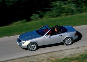 Mercedes SLK festeggia ad ‘Auto e Moto d’Epoca’ i suoi 25 anni