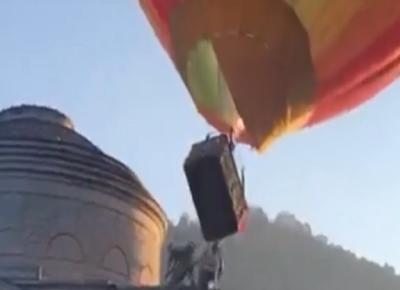 Mongolfiera contro il Tempio Voltiano di Como