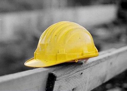 Incidenti sul lavoro, cade nel vuoto: morto muratore nel Reggiano