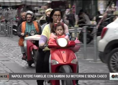 napoli, intere famiglie in motorino senza casco