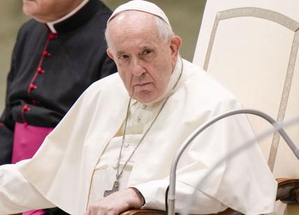 Bergoglio, il papato implode. Tramonto nel Natale sotto i colpi dell'Europa