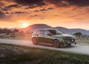 La nuova Peugeot 308 diventa premium
