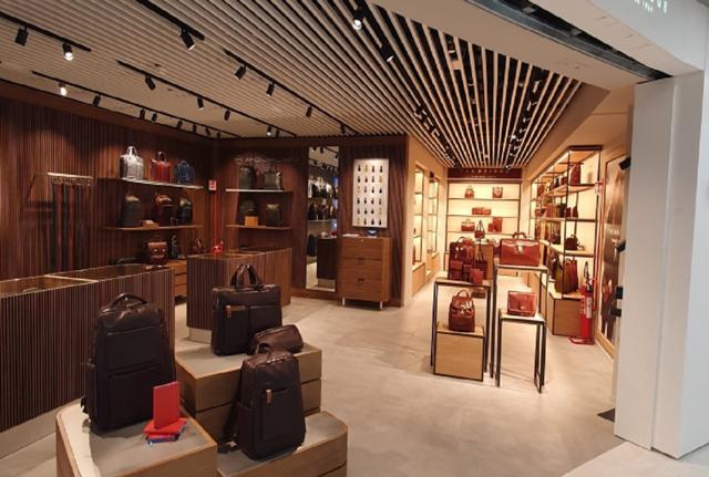 Piquadro e The Bridge, nuova boutique bi-marca a Linate Piquadro e The Bridge, nuova boutique bi-marca a Linate