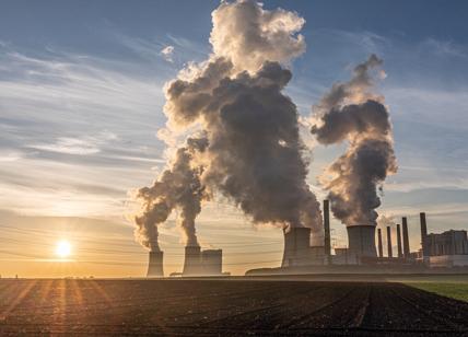 Energia, il diktat dell'Ue agli Stati: "Il nucleare serve con le rinnovabili"