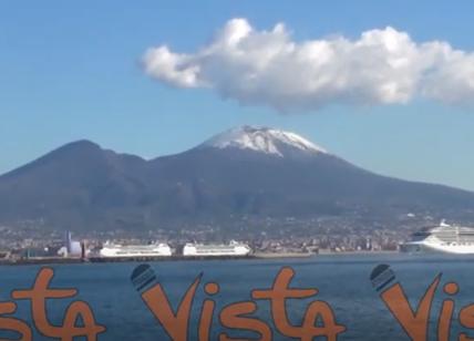 Prima neve sul Vesuvio, le immagini dal Golfo di Napoli. Video