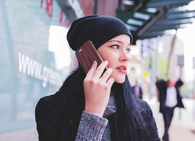 ragazza cellulare roaming dati internet ue 2032