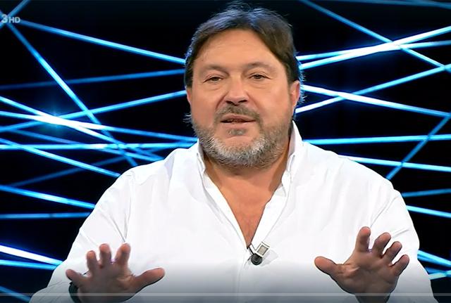 Sigfrido Ranucci in uno screenshot della puntata di "Report" del 1-11-2021, che tanto fa discutere Sigfrido Ranucci in uno screenshot della puntata di "Report" del 1-11-2021, che tanto fa discutere