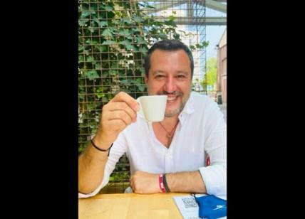 Salvini ha fatto il vaccino, sui social una foto con il Green Pass