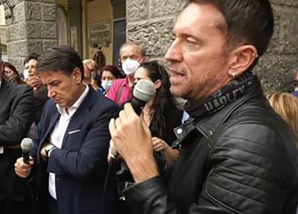 Conte a Montevarchi con Scanzi, ira Iv:“Dalla piazza minacce di morte a Renzi"