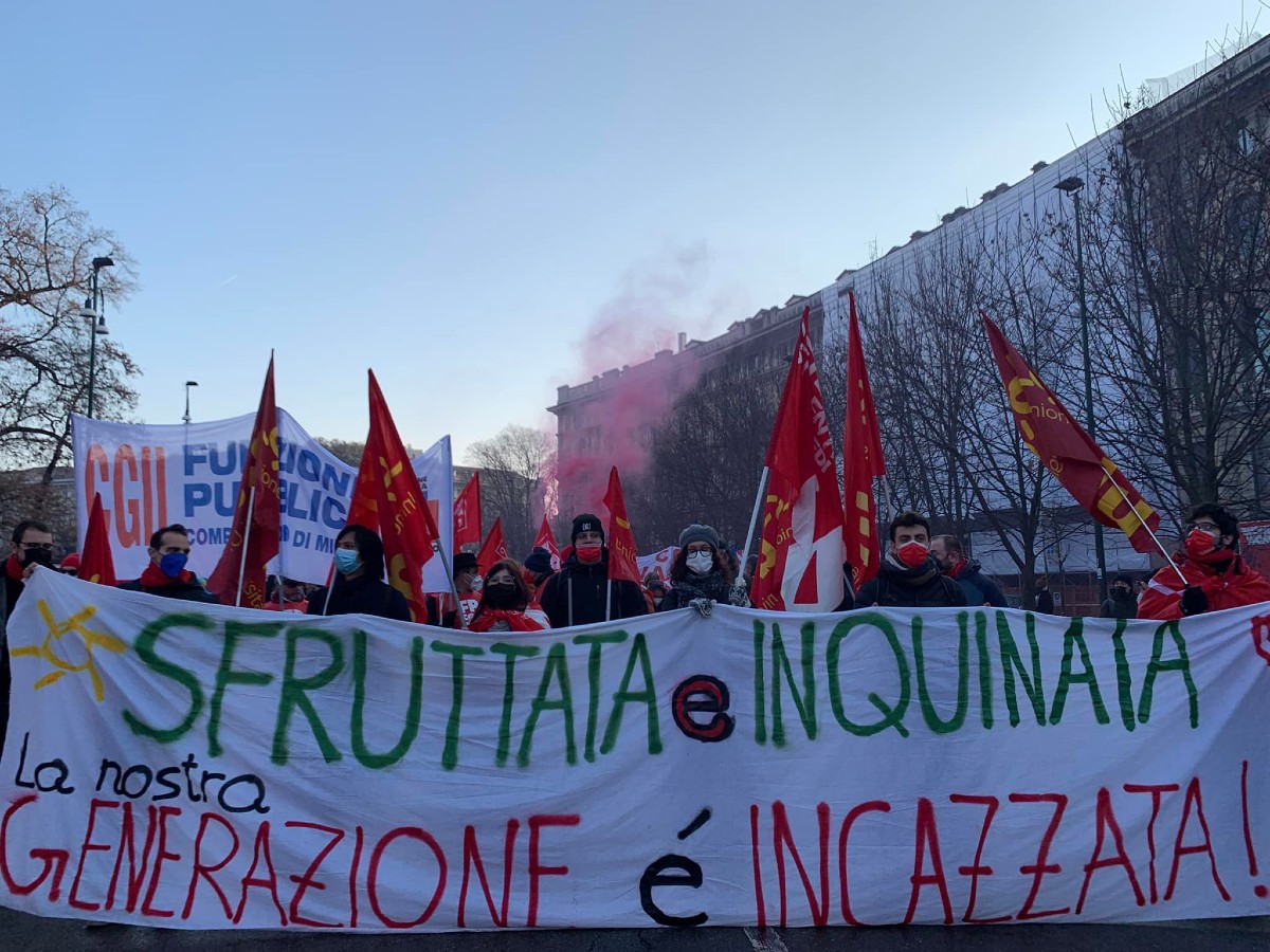 La manifestazione di Cgil e Uil (Foto Cgil Lombardia) La manifestazione di Cgil e Uil (Foto Cgil Lombardia)