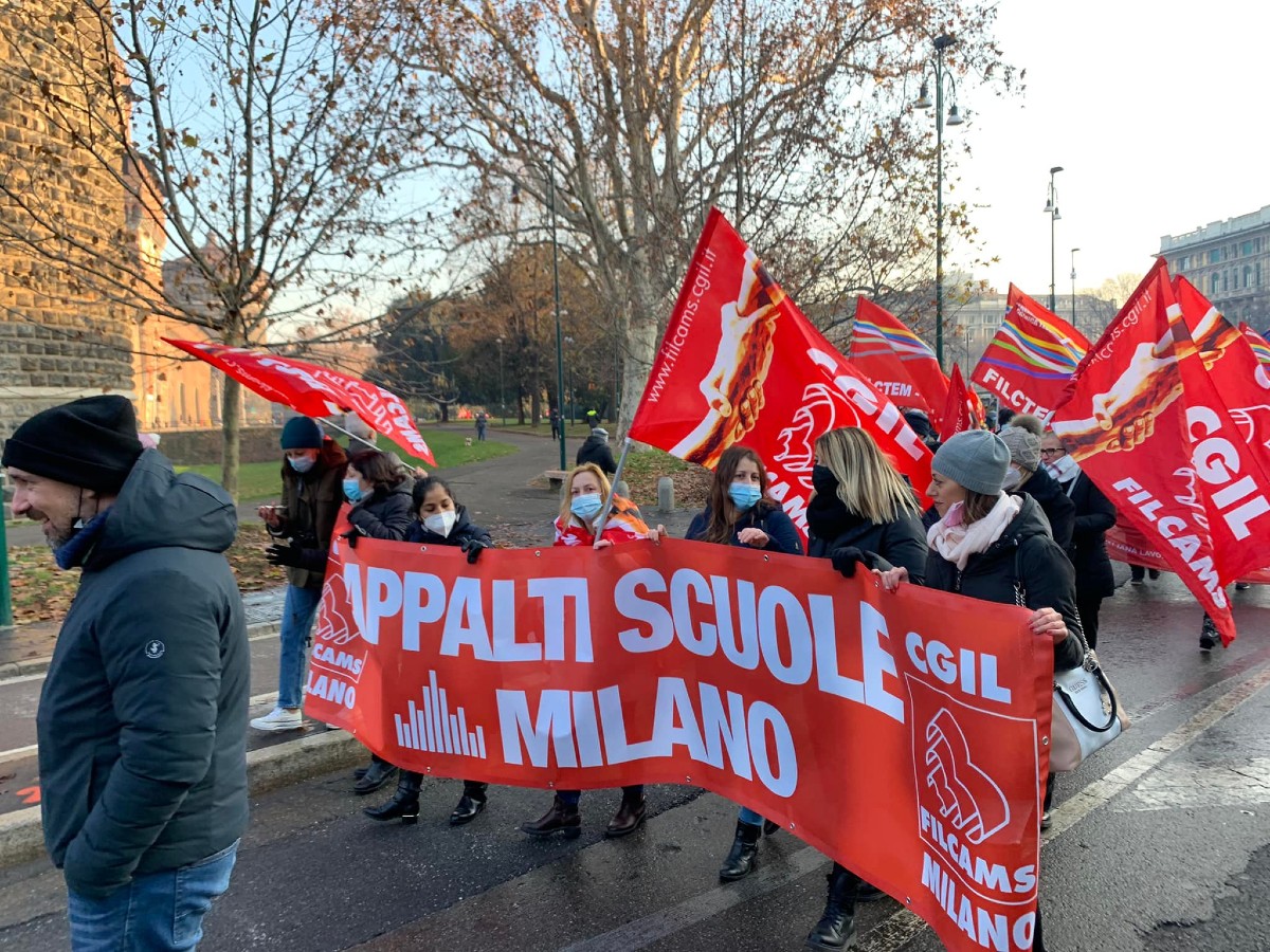 La manifestazione di Cgil e Uil (Foto Cgil Lombardia) La manifestazione di Cgil e Uil (Foto Cgil Lombardia)