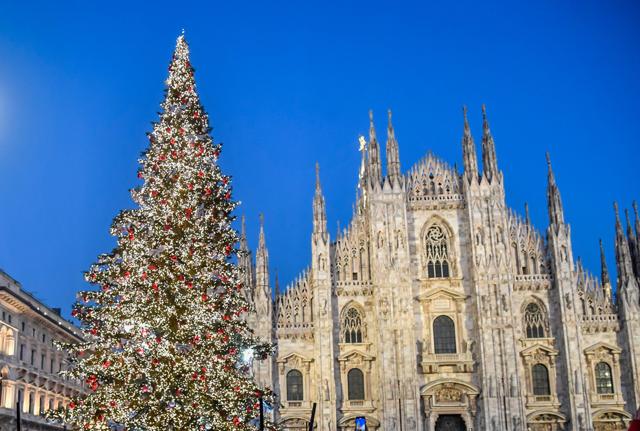 Piazza Duomo a Milano(foto Lapresse)