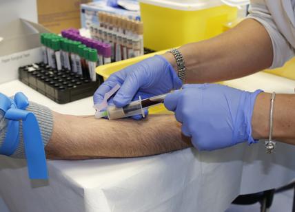 No vax ai medici: "Non date sangue di un vaccinato a nostro padre"